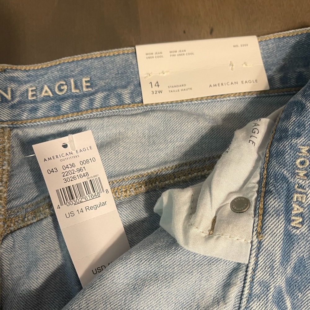 NEW American Eagle Mom Jeans 🦅💙